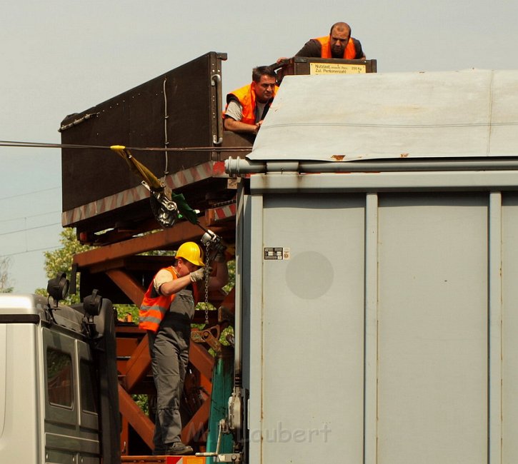 LKW riss Oberleitung ab Koeln Deutz Am Schnellert Siegburgerstr P115.JPG